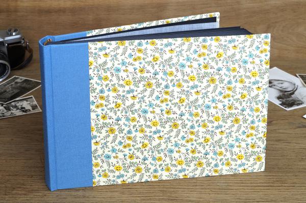 Landscape format photo album with chic flowers